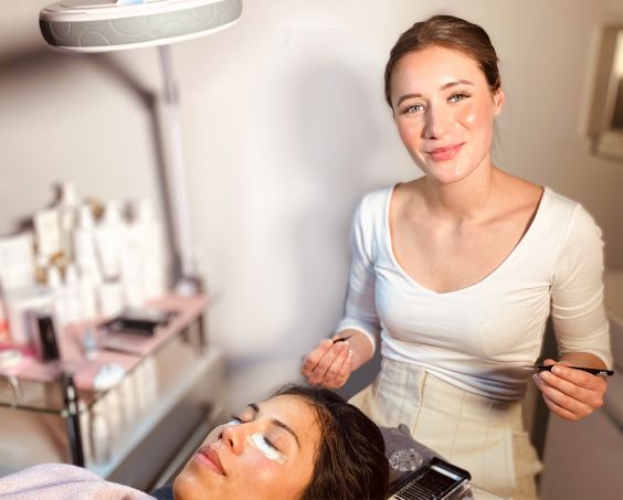Gesichtsspezialbehandlungen in der Praxis Elb-Cosmetic